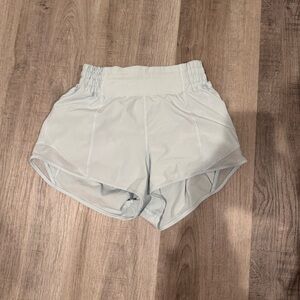 lululemon hotty hot high-rise lined short 2.5”